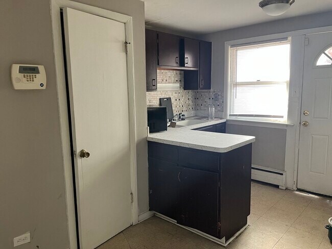 Building Photo - 13940 S Edbrooke Ave