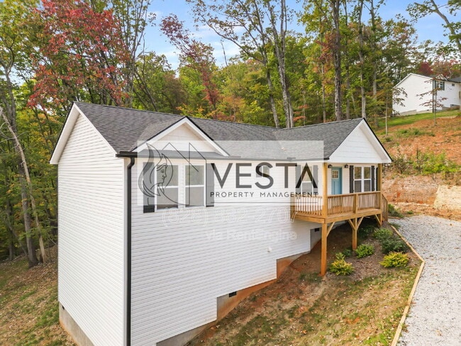 Building Photo - 376 Hague Dr