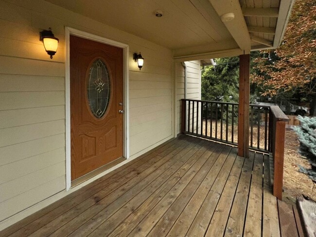 Building Photo - Outdoor Oasis: Charming 3 Bed 2 Bath House!