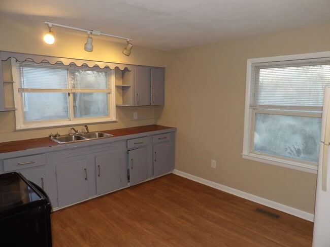 Building Photo - 146 Allnutt Dr