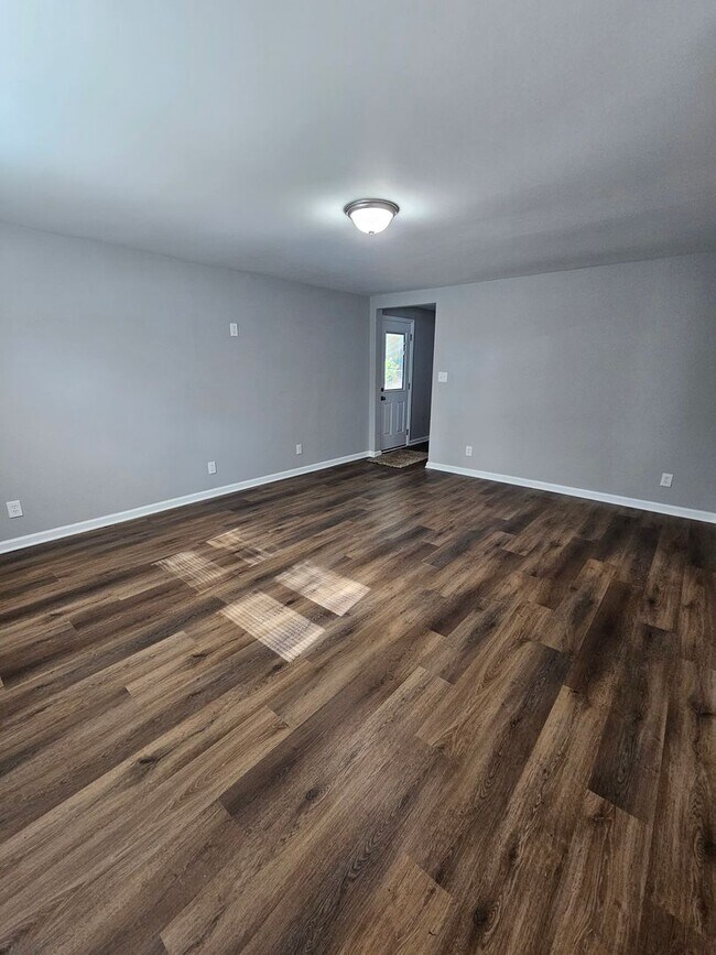 Building Photo - Fully Renovated Hanahan Home!