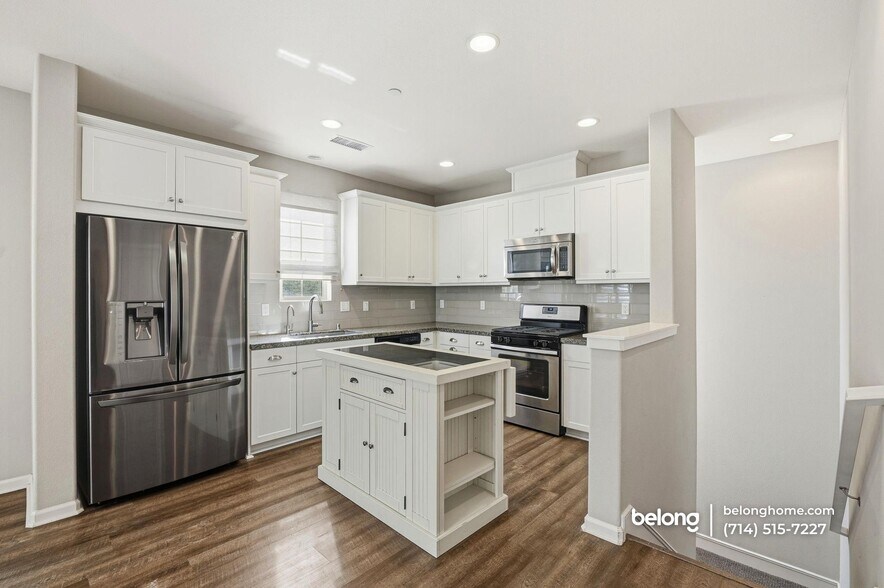 Building Photo - 1014 El Paseo