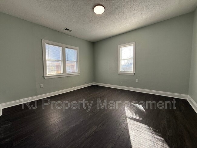 Building Photo - 61 S Parkway E