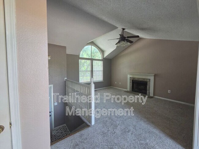 Building Photo - 607 SE Steeple Ln