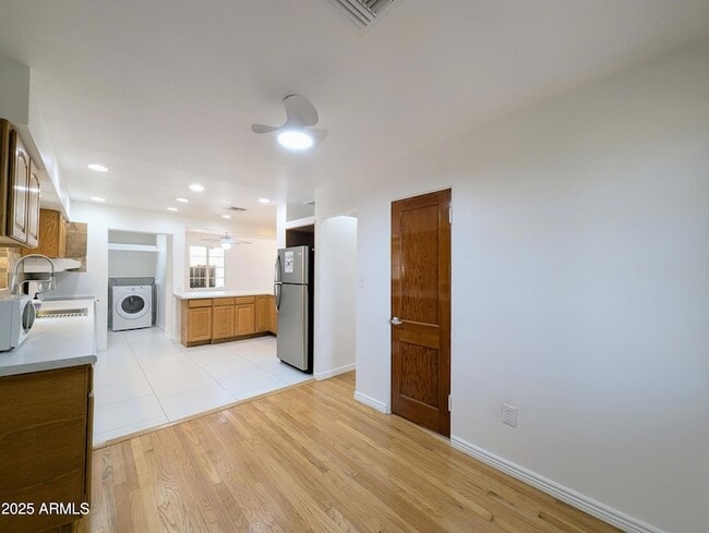 Building Photo - 2443 E Earll Dr