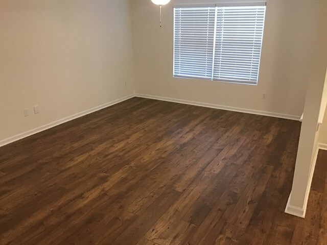 Building Photo - 2840 Meadow Gln