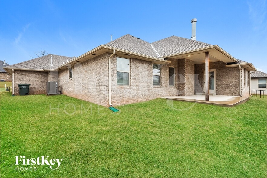 Building Photo - 517 Siena Dr