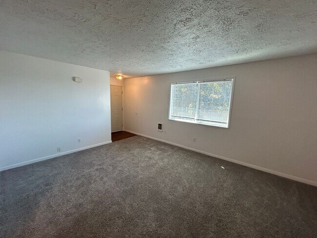 Interior Photo - 1104 West 7th Avenue Apartments