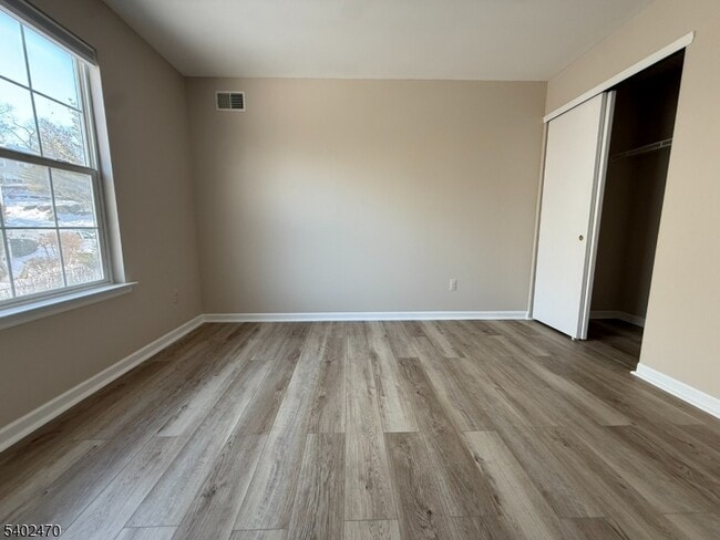 Building Photo - 97 Crestview Ln