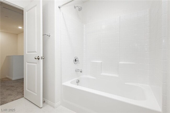 Building Photo - 2768 V. Napoli