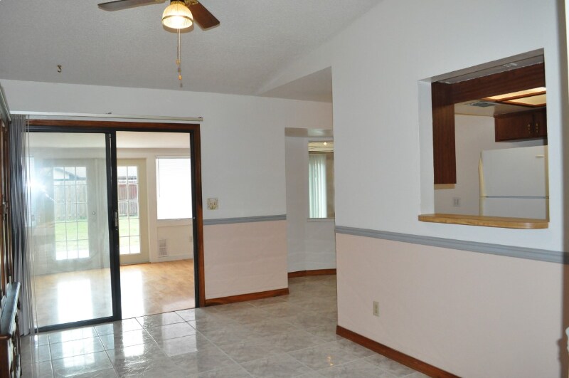 Building Photo - 916 Spring St NW