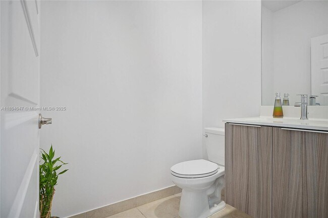 Building Photo - 4740 NW 84th Ct
