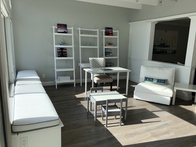 Building Photo - 736 Gould Ave