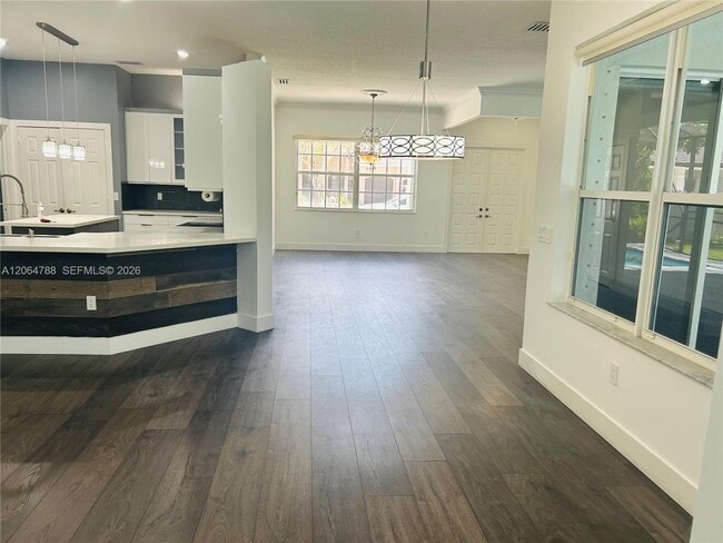 Building Photo - 1046 SW 159th Way