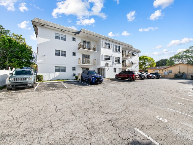 Building Photo - 2238 Monroe St