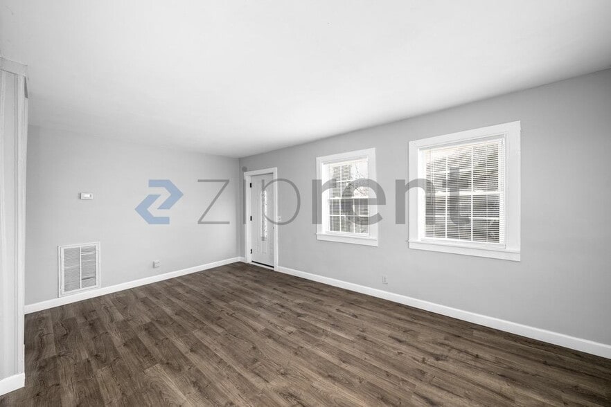 Building Photo - 633 Spring St