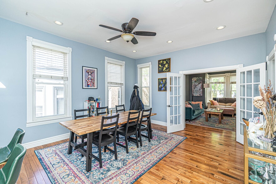 Dining room - 2526 N Rockwell St