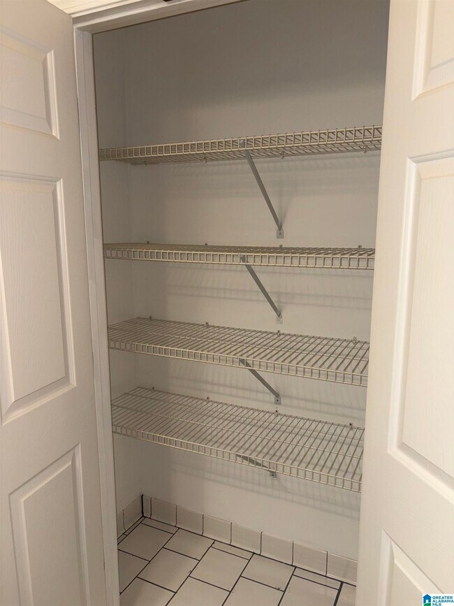 Building Photo - 805 Narrows Point Dr