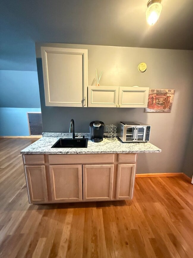 Building Photo - One Bedroom Apt with Utilities Included