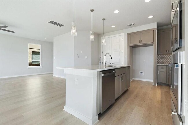 Building Photo - 2300 Lead Plum Path