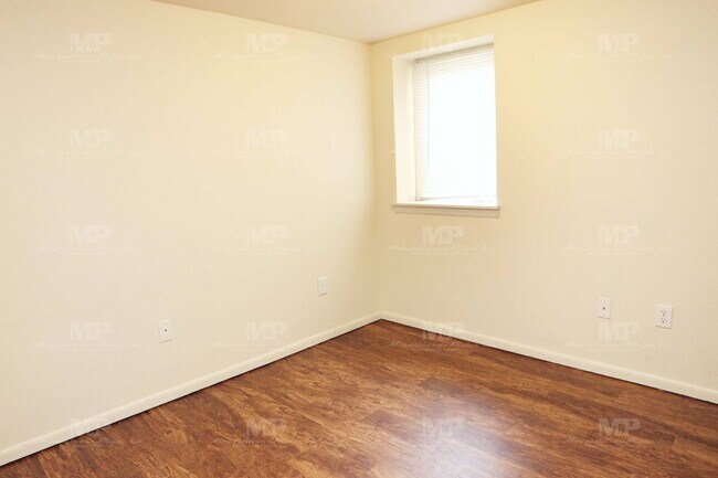 Building Photo - 644 S Meldrum St