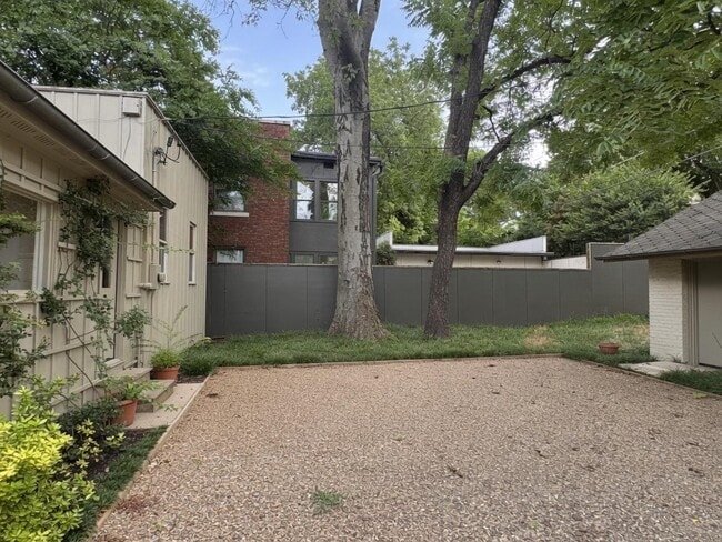 Building Photo - 264 N McNeil St