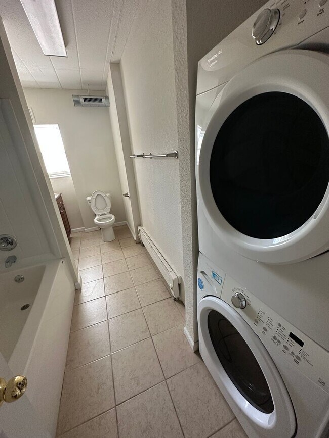 Building Photo - 811 W Springfield Ave