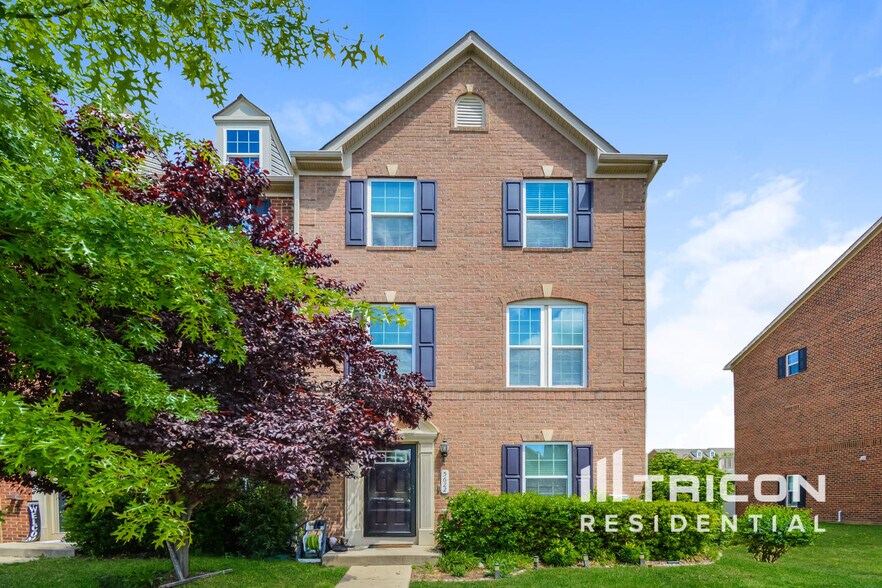 Primary Photo - 5622 Barnstormers Ln