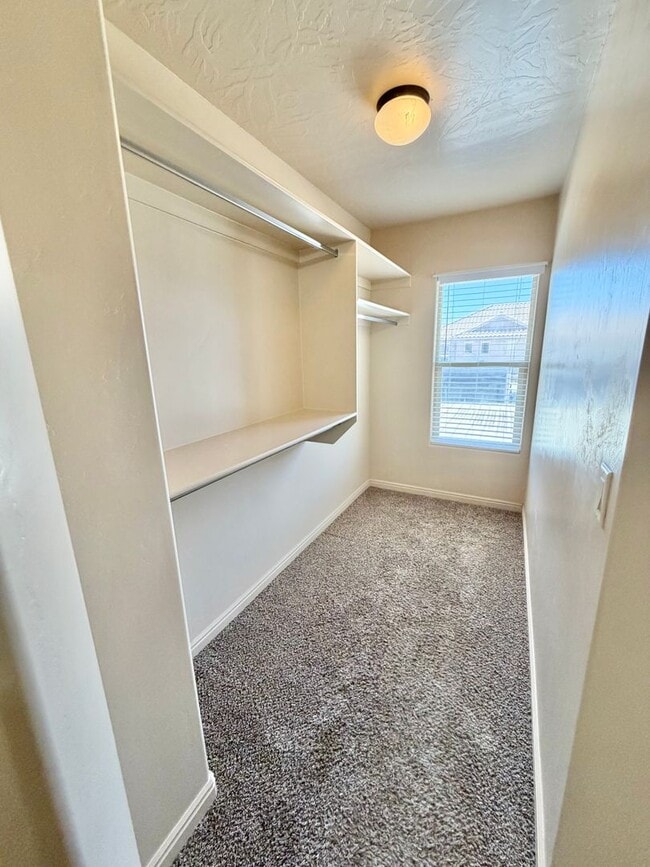Building Photo - Fossil Hills #51-Beautiful town home near little valley