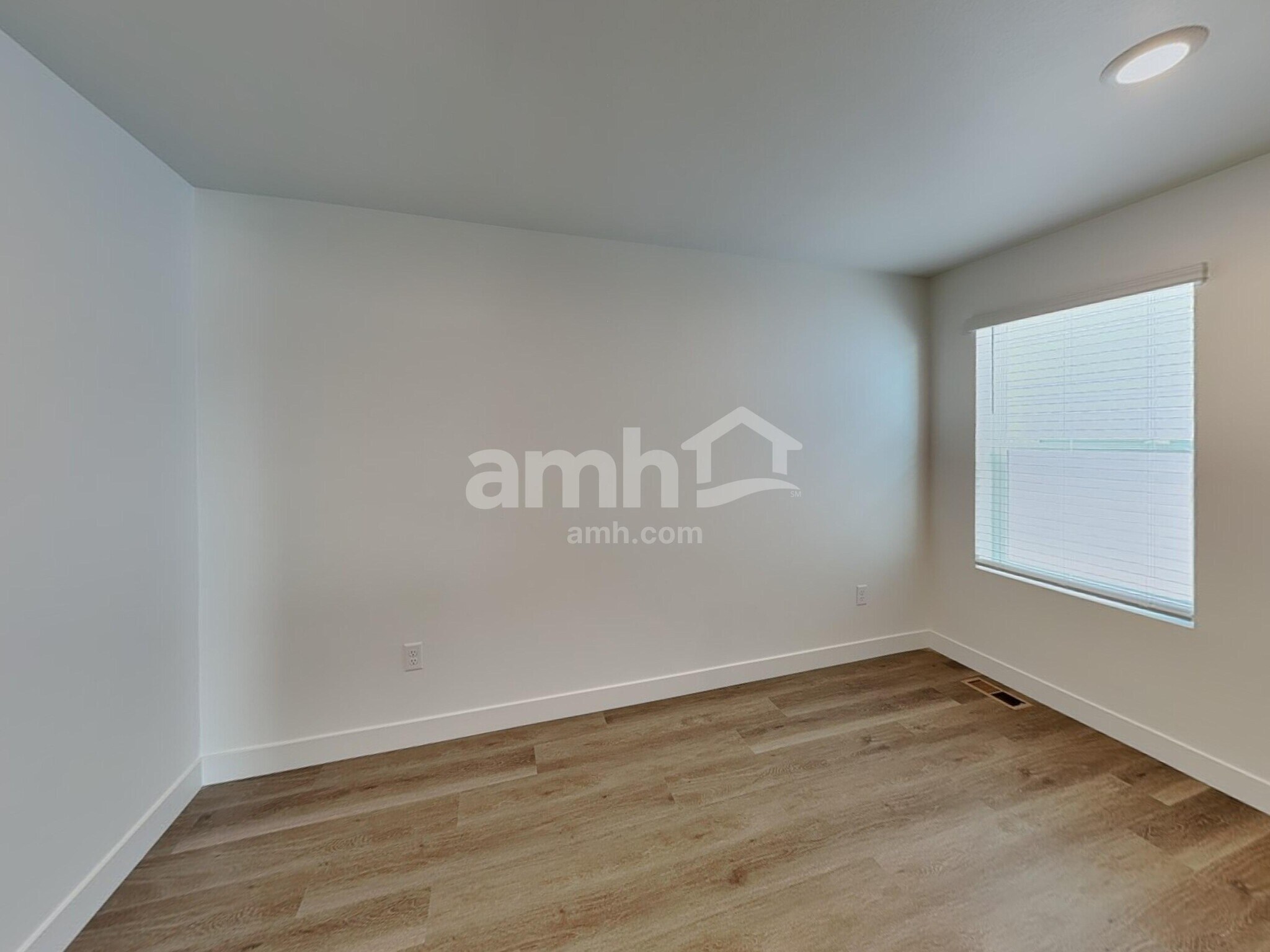 Building Photo - 4751 85th Dr NE