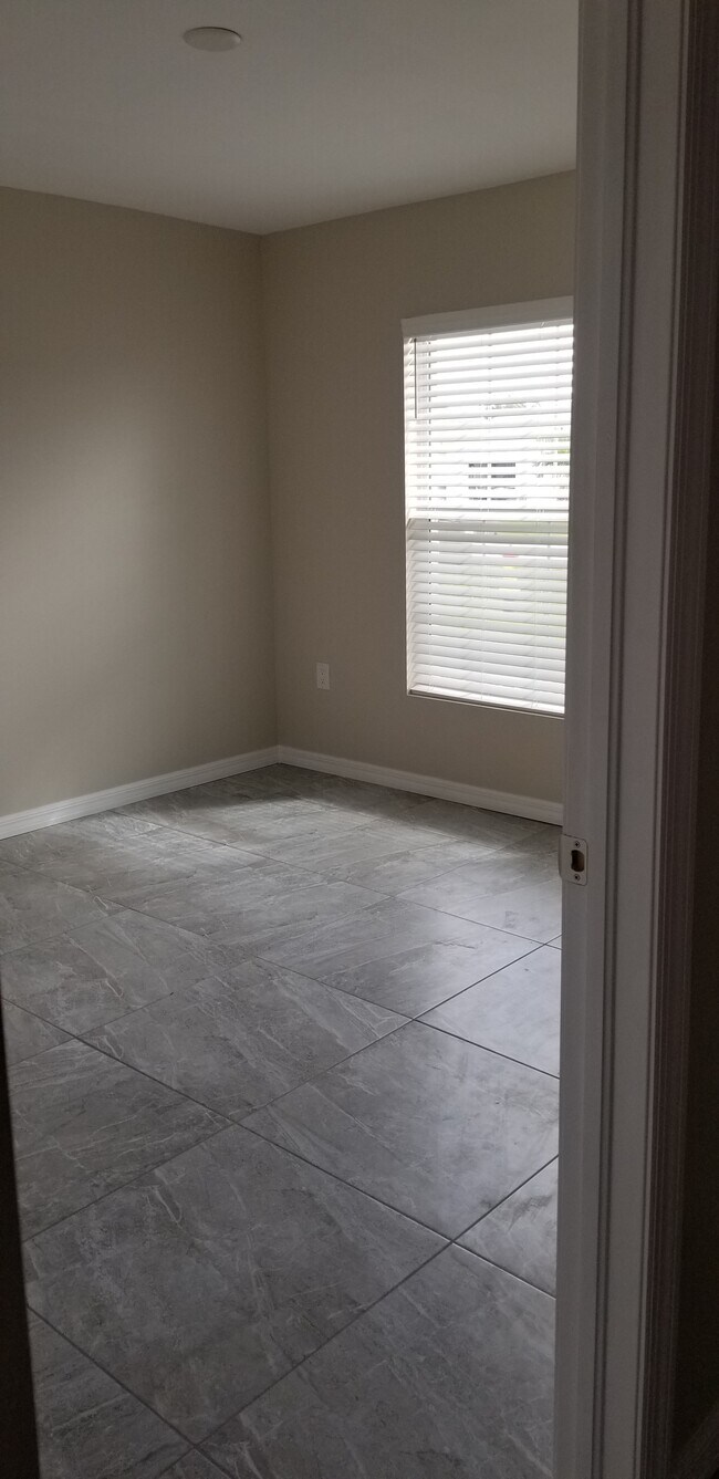 Building Photo - 1721 SW 33rd Terrace