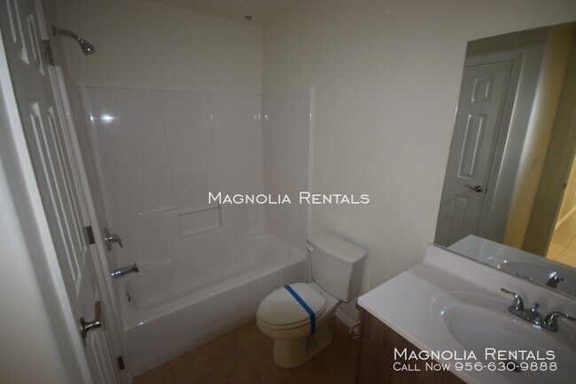 Building Photo - Tulipan Villas Apartments