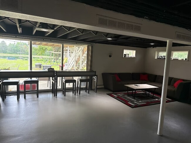 Building Photo - 15125 Washington Ave