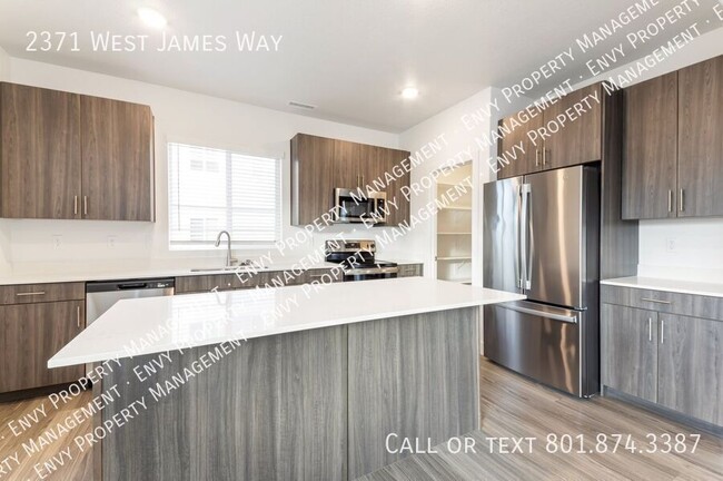 Building Photo - Modern 3 Bed, 2.5 Bath Home with Stainless...