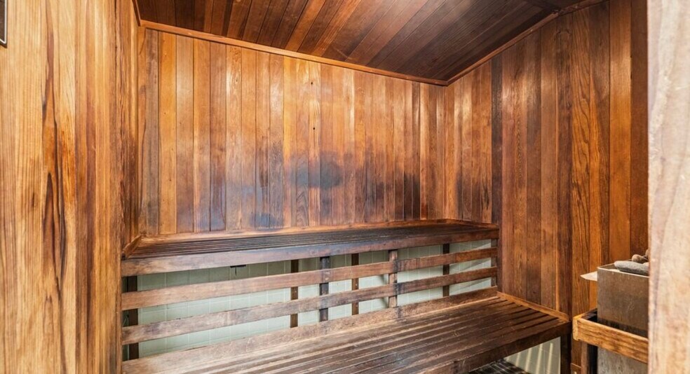 Building Photo - 1615 Hotel Cir S