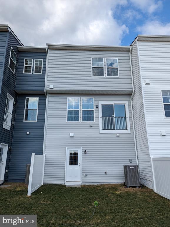 Building Photo - 241 Hillsdale Pl