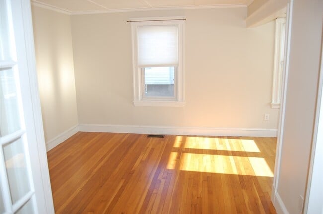 Building Photo - 3 Circular Ave