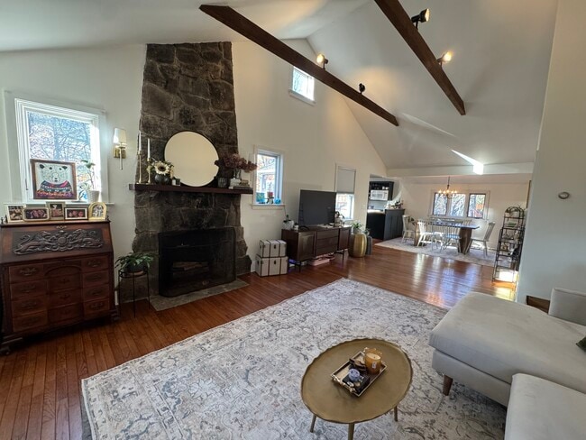 Building Photo - 22 Horseshoe Rd