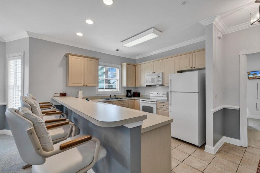 Building Photo - 4886 Luster Leaf Cir