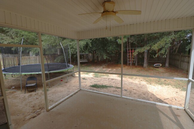 Building Photo - 1933 Lake Carolina Dr