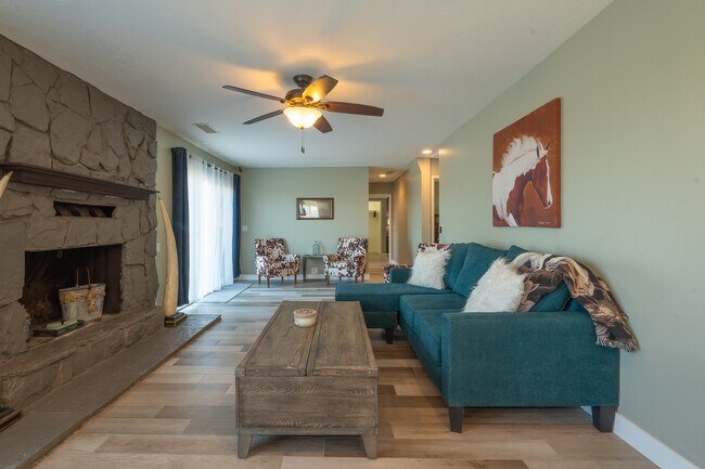 Building Photo - 36070 Valencia Way