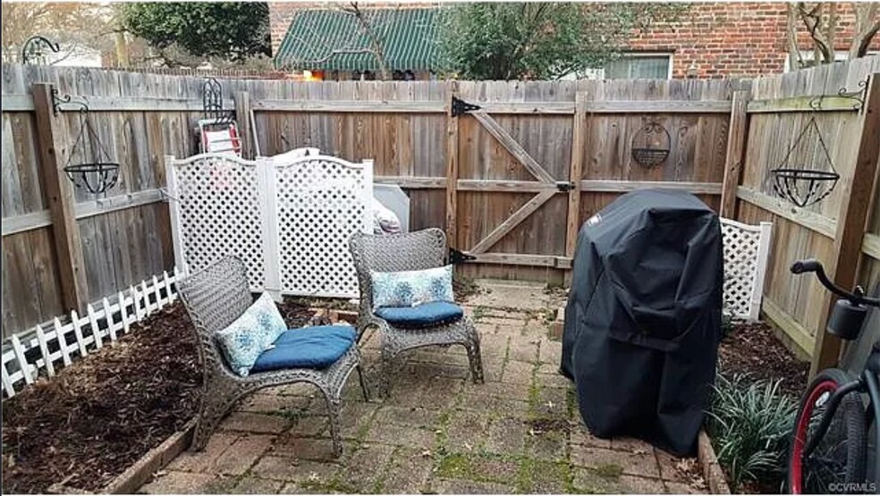 Building Photo - 401 N Hamilton St