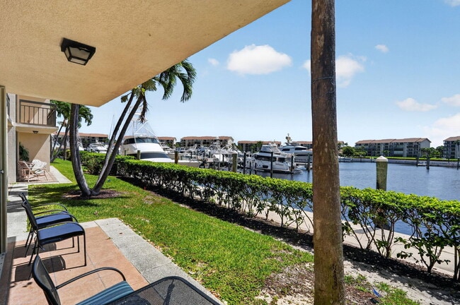 Building Photo - 2401 Marina Isle Way