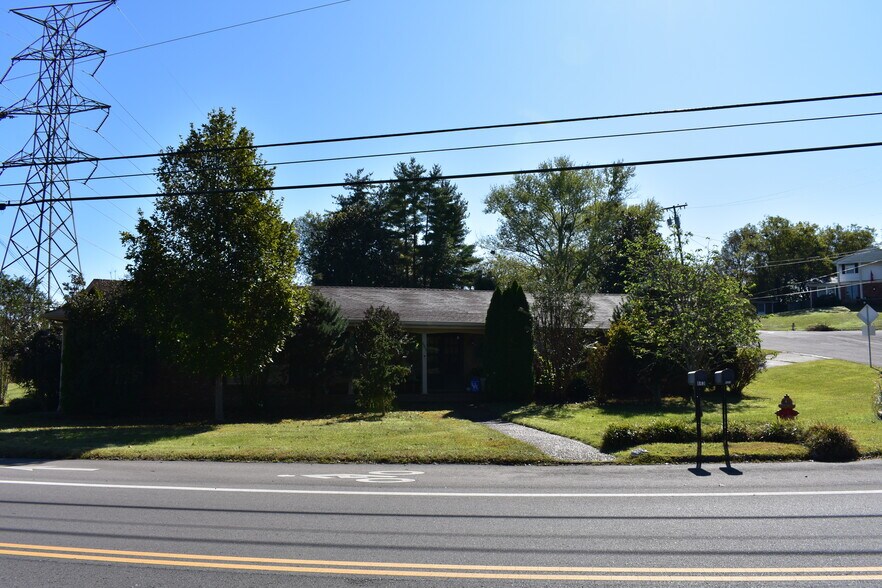 Building Photo - 663 Harpeth Bend Drive