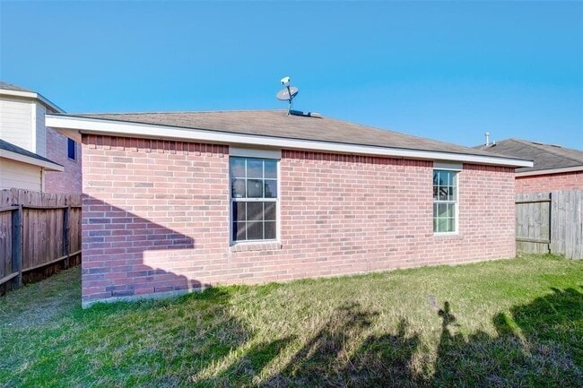 Building Photo - 18735 Reynolds Park Dr