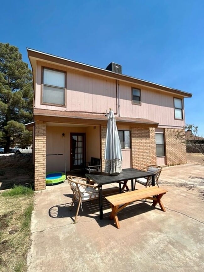 Building Photo - Great 3 bedroom 2 bath home!