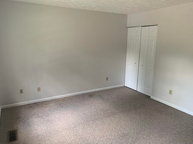 Building Photo - 1104 Collins Ln