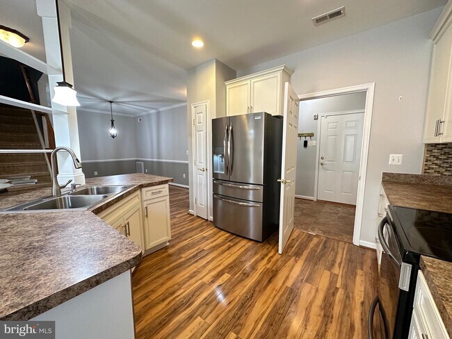 Building Photo - 6504 Feather Edge Court