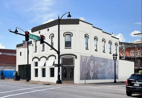 Primary Photo - 161 E Main St