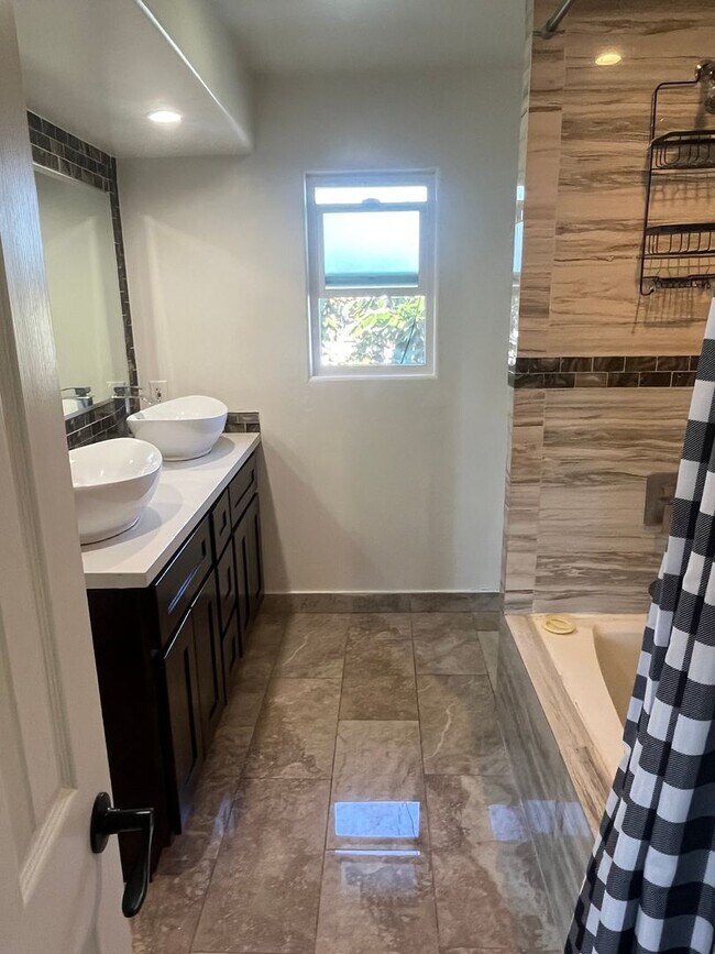 Building Photo - 134